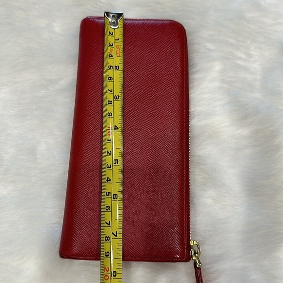 Prada red zippy wallet (perfect for the Christmas) - Picture 17 of 17
